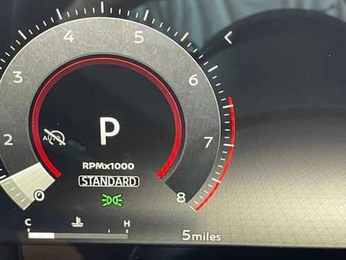 Certified 2025 Nissan Kicks SR FWD image 10