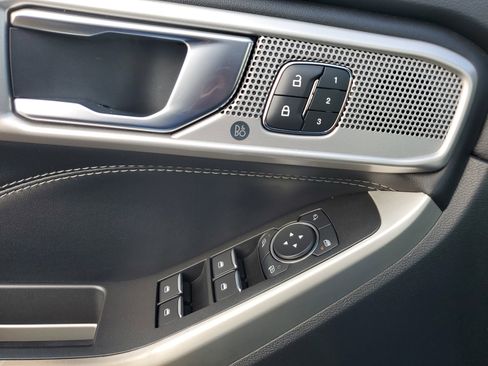 Used 2022 Ford Explorer Limited w/ Equipment Group 301A image 30