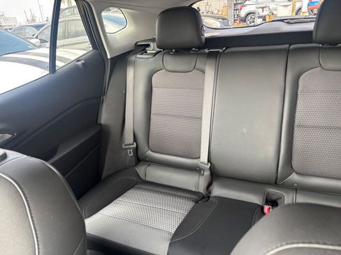 Used 2025 Chevrolet Trax LT image 38