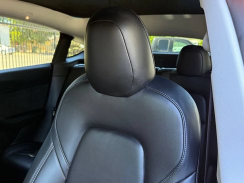 Used 2022 Tesla Model Y Long Range AWD/4WD image 3