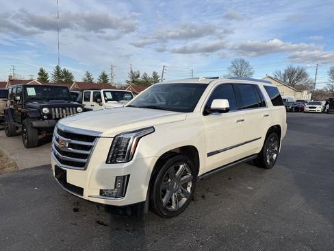 Used 2015 Cadillac Escalade Premium image 3
