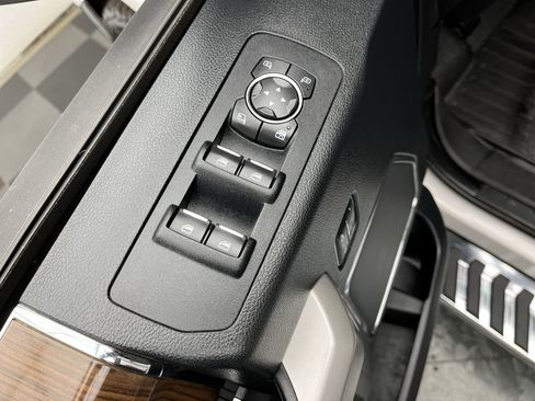Used 2015 Ford F150 Lariat w/ Equipment Group 502A Luxury AWD/4WD image 9