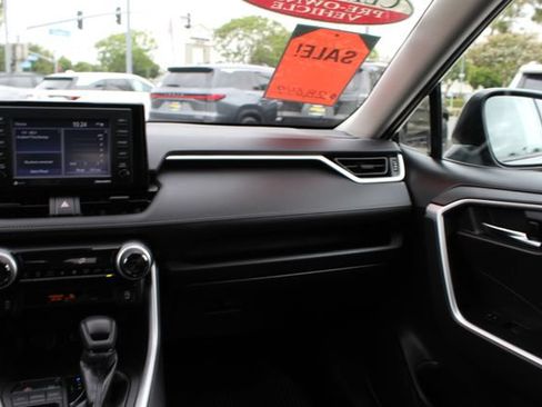 Certified 2022 Toyota RAV4 XLE FWD image 42