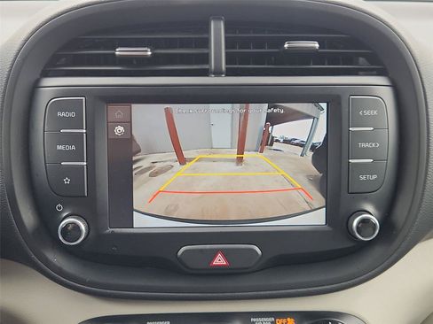 Used 2023 Kia Soul LX w/ LX Technology Package FWD image 14