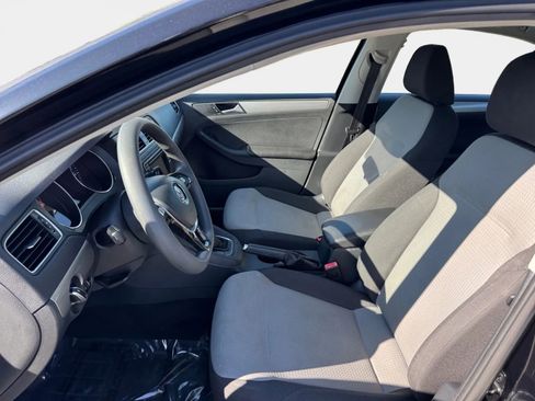 Used 2017 Volkswagen Jetta S image 9