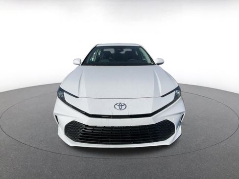 Used 2025 Toyota Camry LE image 4