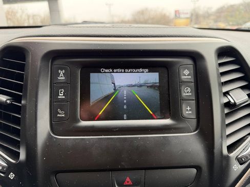 Used 2017 Jeep Cherokee Latitude w/ Cold Weather Group image 22