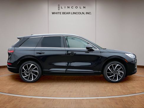 Used 2024 Lincoln Corsair Grand Touring w/ Equipment Group 301A AWD/4WD image 4