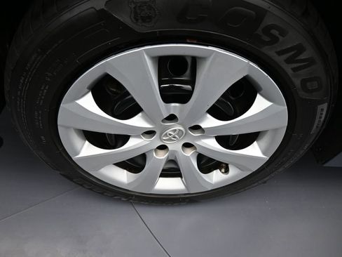 Used 2022 Toyota Corolla LE image 38
