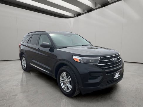 Used 2021 Ford Explorer XLT AWD/4WD image 7