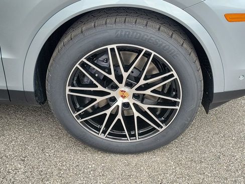 Used 2026 Porsche Cayenne AWD/4WD image 11