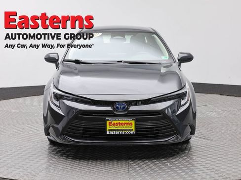 Used 2023 Toyota Corolla LE FWD image 2