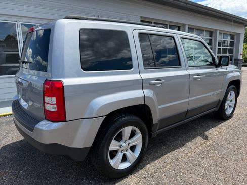 Used 2017 Jeep Patriot Latitude AWD/4WD image 5
