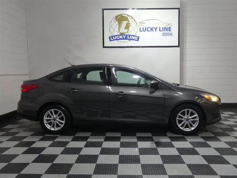 Used 2018 Ford Focus SE FWD image 6