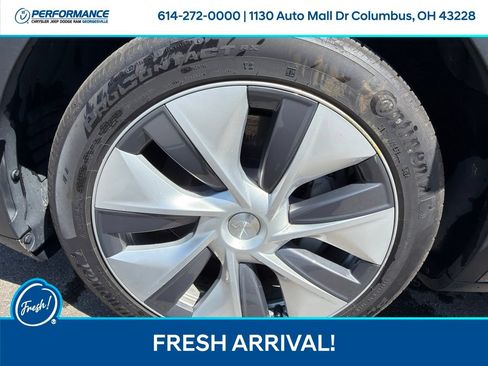 Used 2024 Tesla Model Y Long Range AWD/4WD image 22