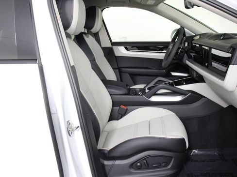 Certified 2026 Porsche Cayenne S AWD/4WD image 31