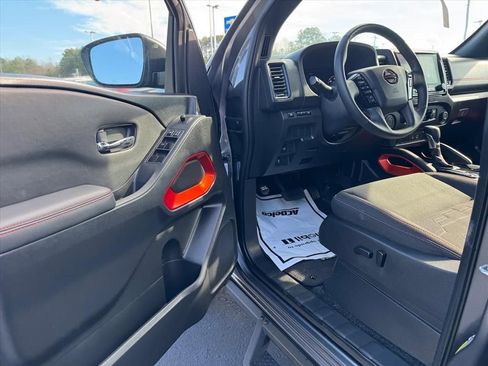 Used 2022 Nissan Frontier Pro-X image 12