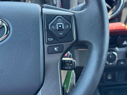 Used 2017 Toyota Tacoma TRD Off-Road AWD/4WD image 24
