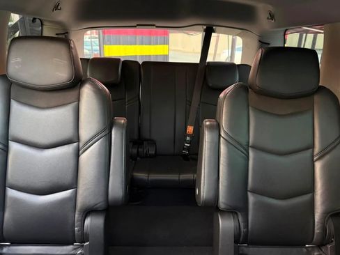 Used 2019 Cadillac Escalade Luxury RWD image 6
