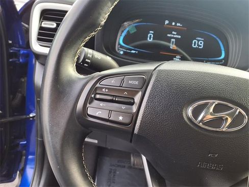 Certified 2024 Hyundai Venue Limited image 16