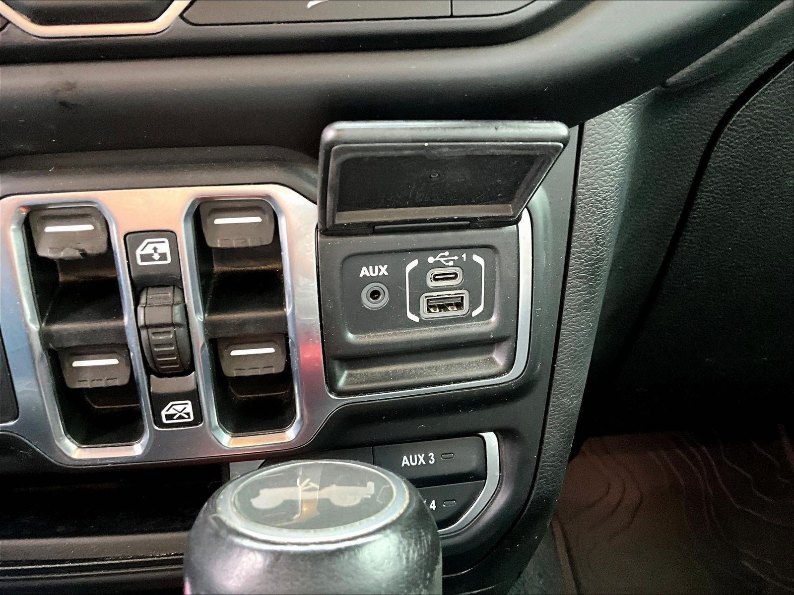 Used 2020 Jeep Wrangler Unlimited Sahara AWD/4WD image 18