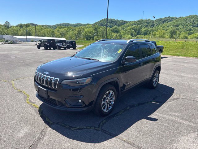 Used 2019 Jeep Cherokee Latitude Plus w/ Cold Weather Group FWD image 4