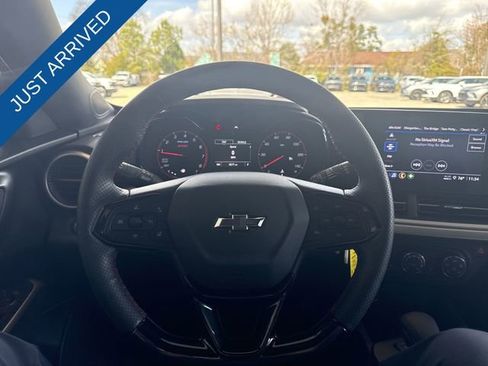 Used 2025 Chevrolet Trax RS w/ Sunroof Package image 14