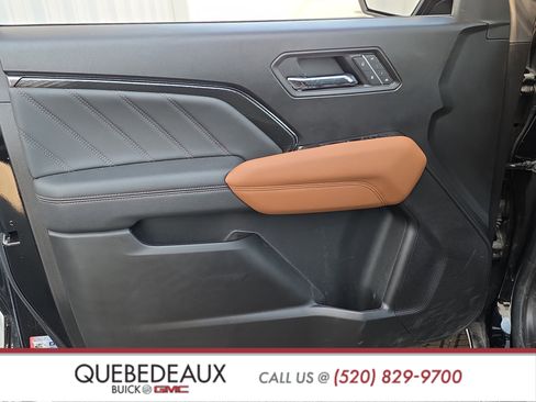 Used 2025 GMC Canyon AT4 w/ AT4 Premium Package image 11