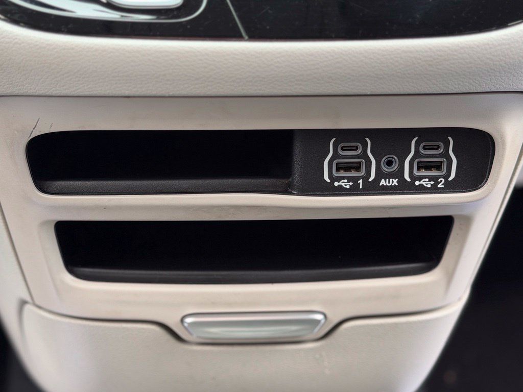 Used 2023 Chrysler Voyager LX FWD image 17