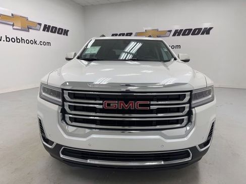 Used 2023 GMC Acadia SLT w/ Preferred Package FWD image 2