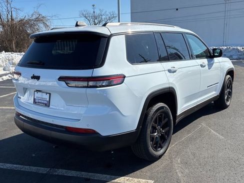 Used 2025 Jeep Grand Cherokee L Altitude image 17