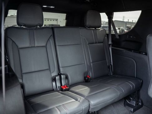 Used 2025 Chevrolet Suburban RST w/ Comfort Package image 39