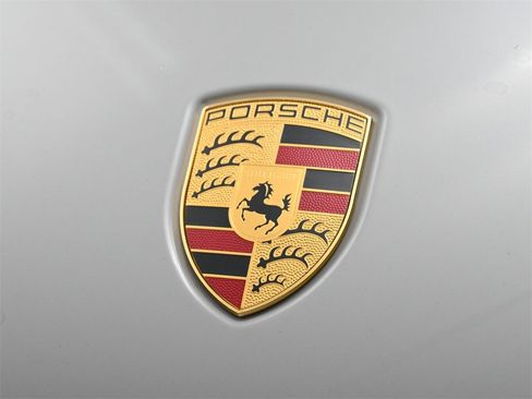 Used 2023 Porsche Cayenne Platinum Edition image 19
