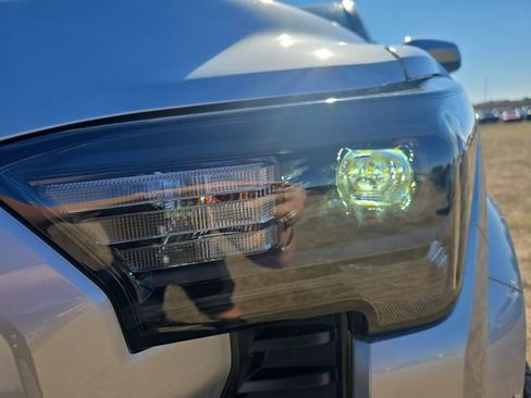 Used 2025 Toyota Tacoma SR5 image 28