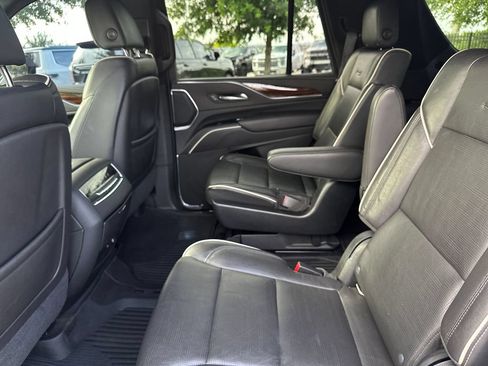 Used 2021 Cadillac Escalade Premium Luxury RWD image 37
