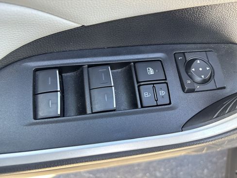 Used 2025 Toyota RAV4 XLE AWD/4WD image 17