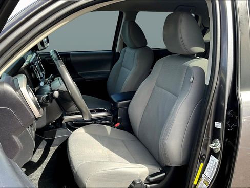 Used 2019 Toyota Tacoma SR5 image 23