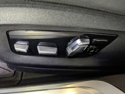 Used 2022 BMW 750i xDrive w/ Executive Package image 30