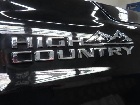 Used 2025 Chevrolet Suburban High Country w/ Sun And Tow Package image 57