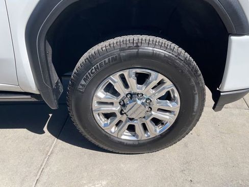 Used 2022 GMC Sierra 3500 Denali w/ Denali Ultimate Package AWD/4WD image 25