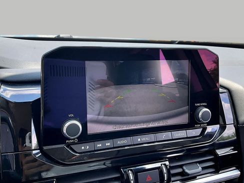 Used 2025 Nissan Pathfinder SV FWD image 25