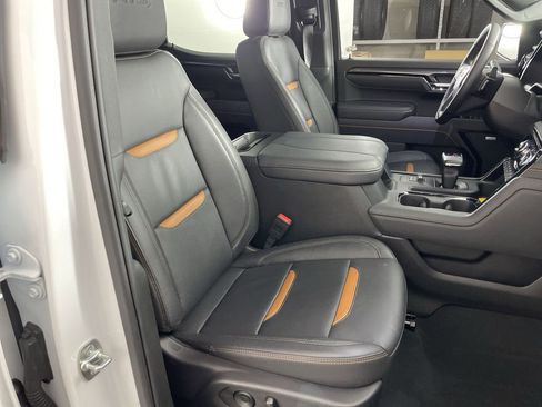 Used 2025 GMC Sierra 1500 AT4 w/ Technology Package image 28