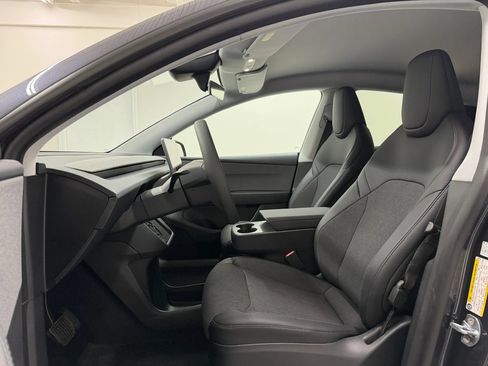 Used 2026 Tesla Model Y 2WD image 10