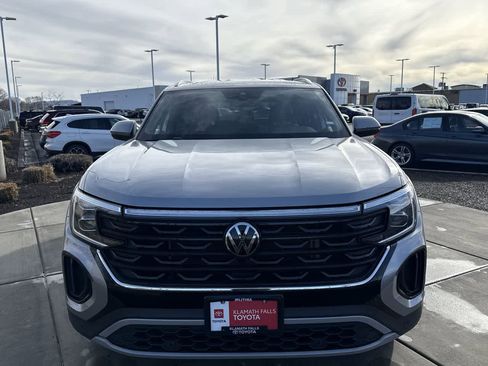 Used 2024 Volkswagen Atlas Cross Sport SE image 3