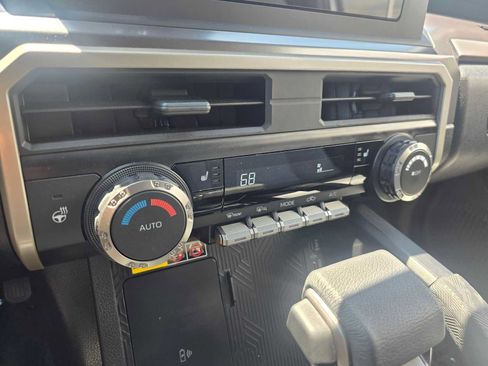 Used 2025 Toyota Tacoma SR5 AWD/4WD image 28