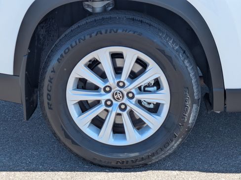 Used 2024 Toyota Grand Highlander XLE FWD image 9