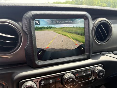 Used 2023 Jeep Gladiator Sport AWD/4WD image 37