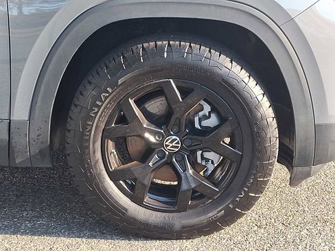 Used 2025 Volkswagen Atlas Peak Edition SE image 8