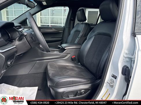 Used 2024 Jeep Grand Cherokee Altitude image 11