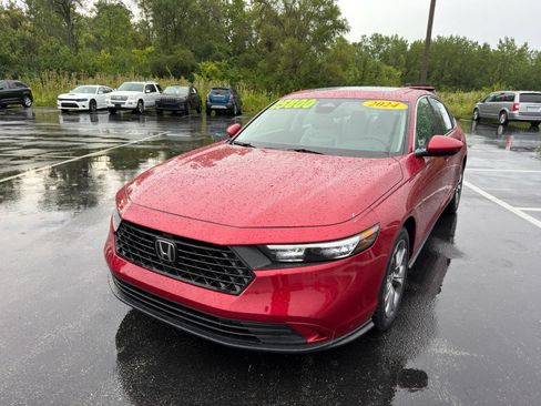 Used 2024 Honda Accord EX image 2